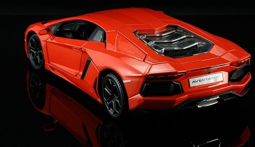 Bburago Lamborghini Aventador LP700-4.  2