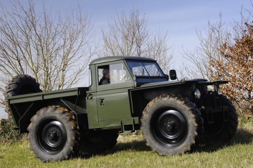   Land Rover Defender.  1