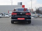 Volkswagen Passat 2011. --