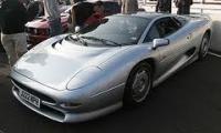  20     Jaguar XJ220.