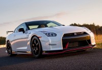  Nissan GT-R      2016 